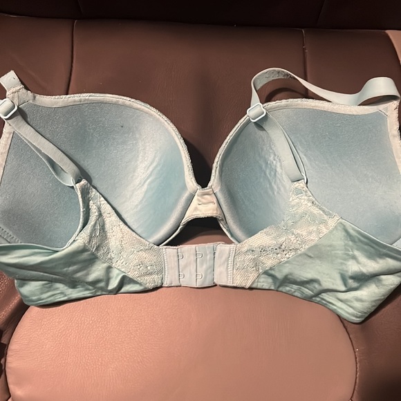 Victoria Secrets - Picture 2 of 4